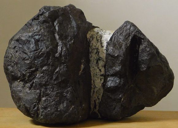 山水石美術館」 水石・美石を紹介 『滝石』 安倍川 紫晃石・藤枝縮緬石