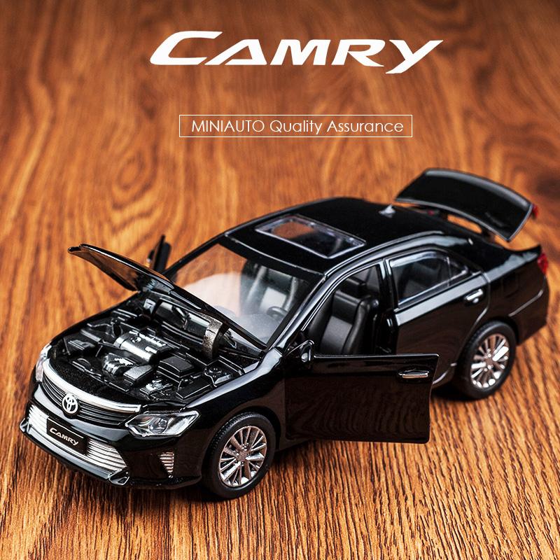 トヨタ（TOYOTA） CAMRY カムリ 1/32 ミニカー 全4色 ライト点灯 合金
