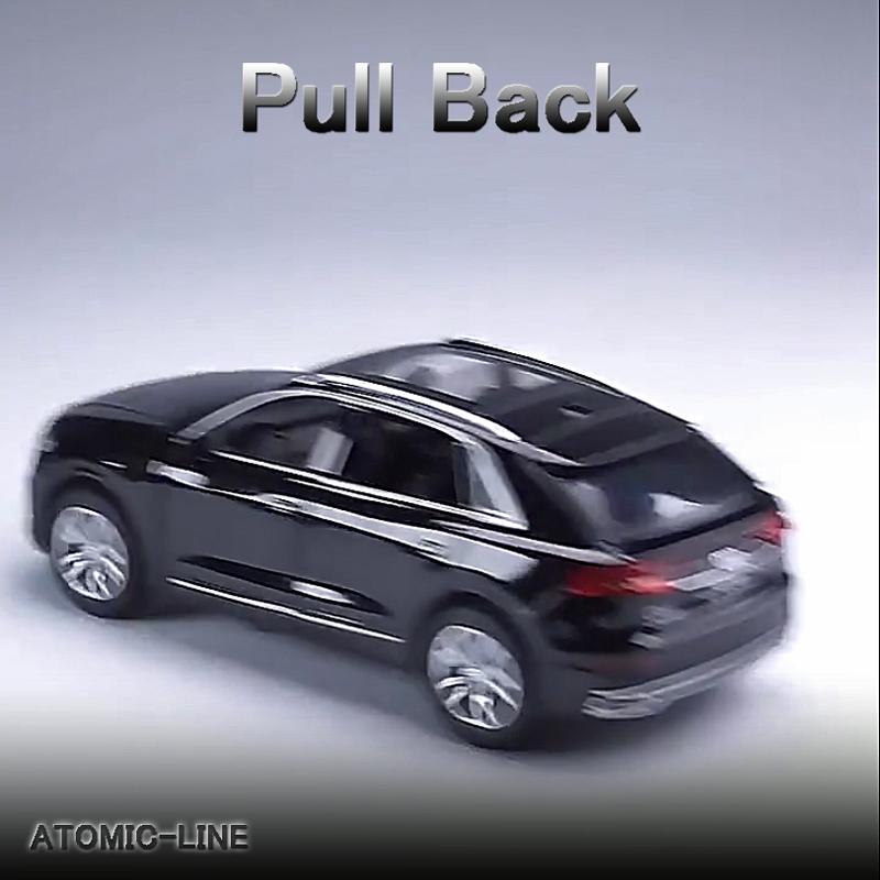 AUDi アウディ Q8 1/32 ミニカー 全4色 ライト点灯 エンジンサウンド