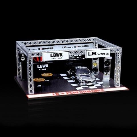 INNO64 DIO64-001 LBWK オートサロン ジオラマ 997 LBWK Chrome(右