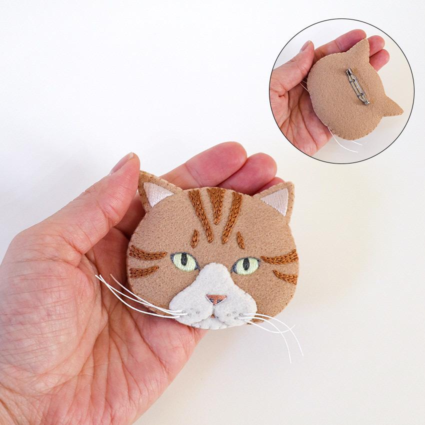 クラフトハートトーカイ フェルトに刺繍をして作る 猫ブローチキット