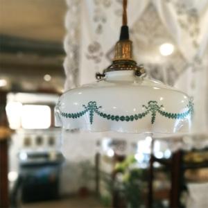 ミルクガラス フリル ペンダントライトシェード フランスアンティーク