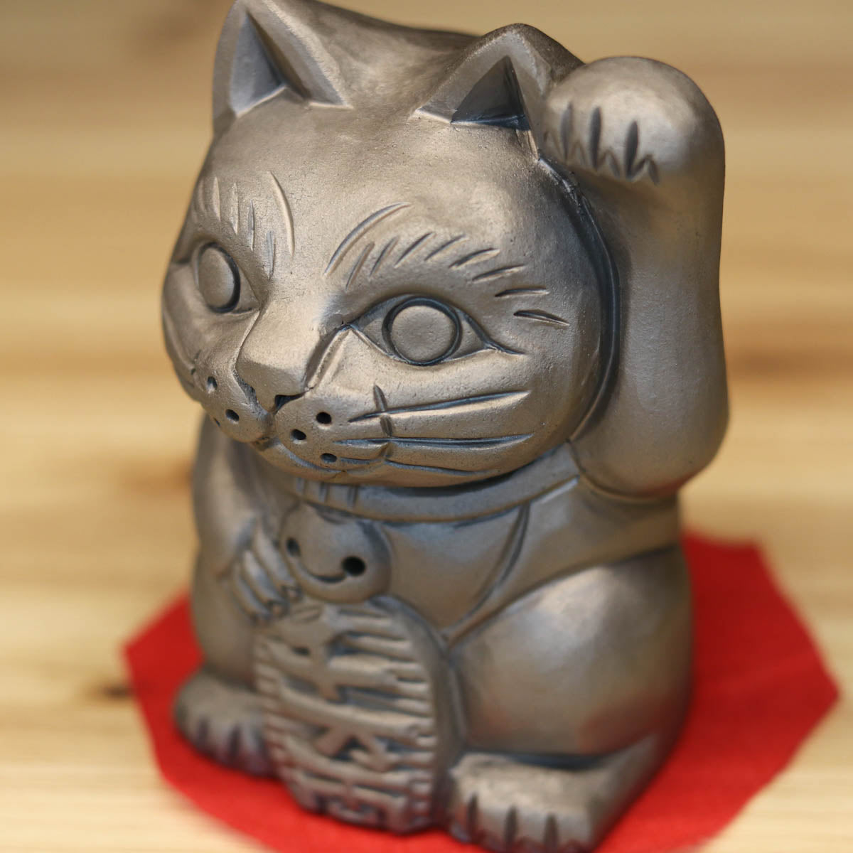 淡路鬼瓦 置物 | 瓦の招き猫 | 人とのご縁を結ぶ左手