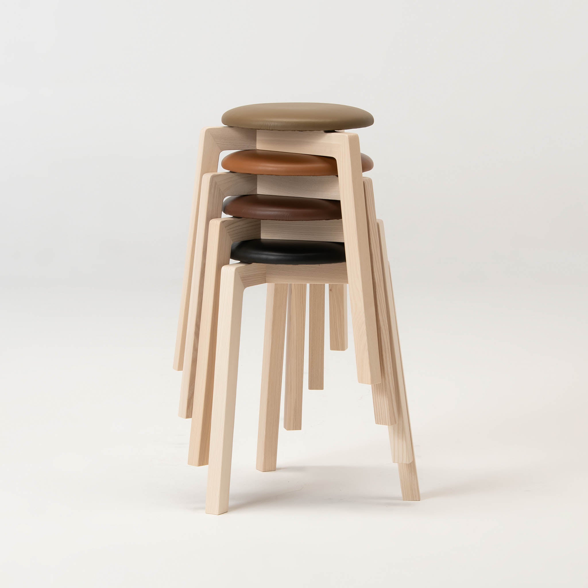 旭川家具 スツール | Stacking Stool 02 センの木 | 革座 ダークブラウン |