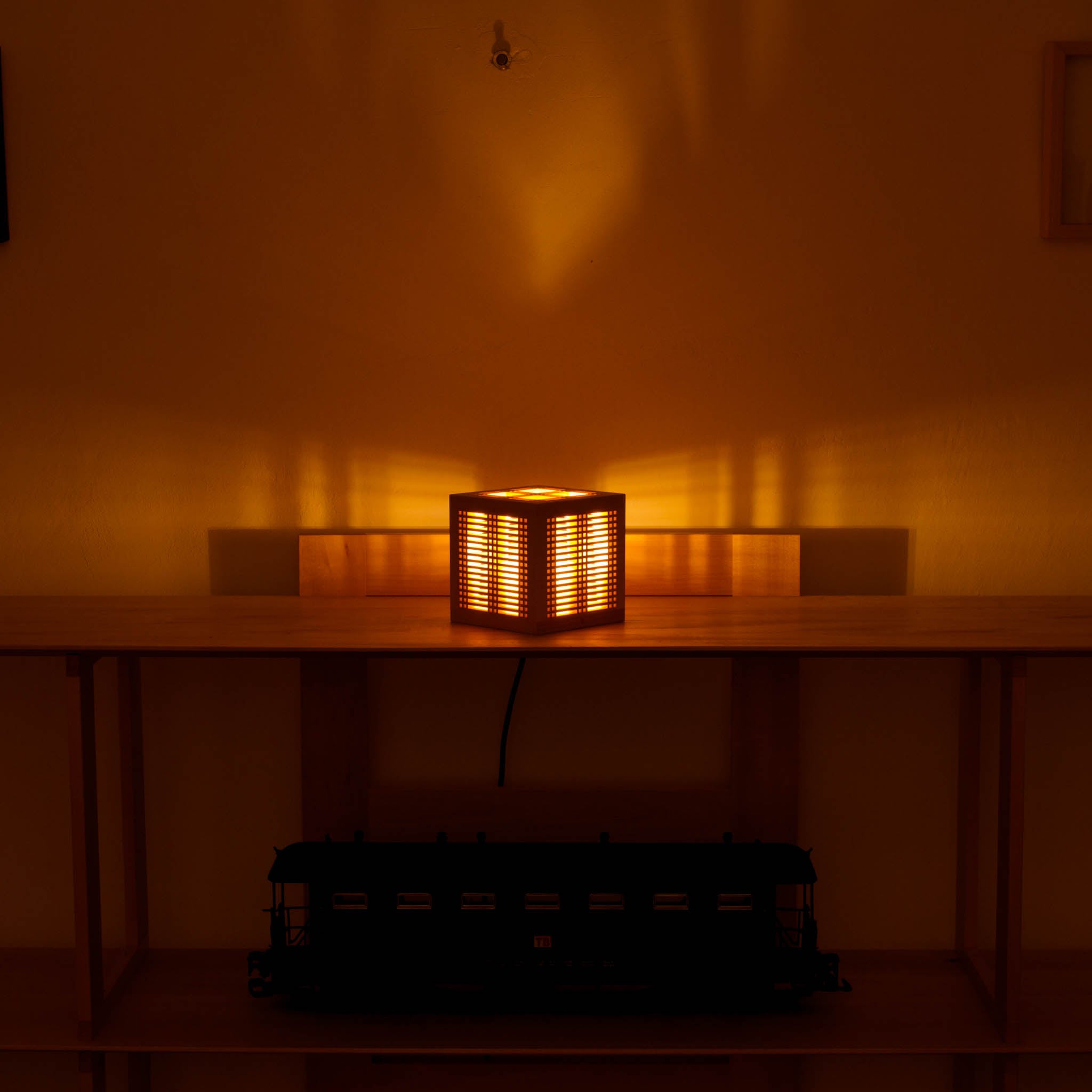 組子細工 テーブルランプ | ひかりの小箱1 | 木のあかり