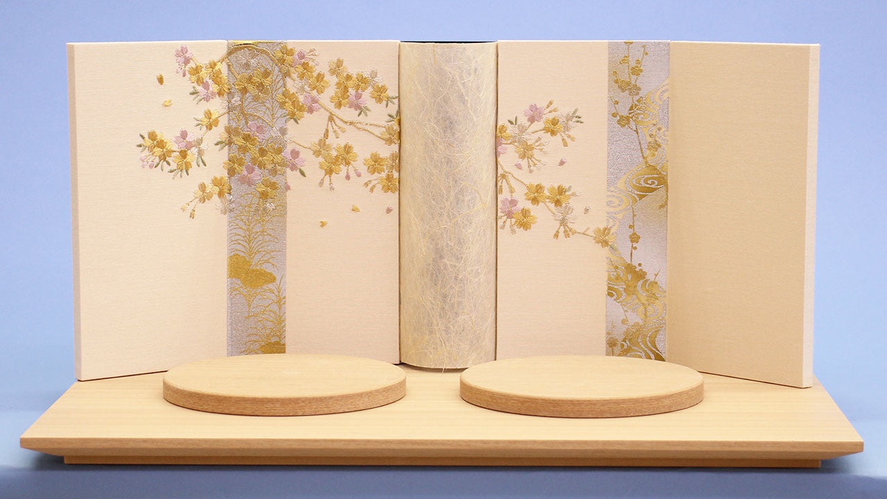 99雛人形・平台屏風セット 幅60cm 20号 日和桜刺繍親王台付き – 寿鳳