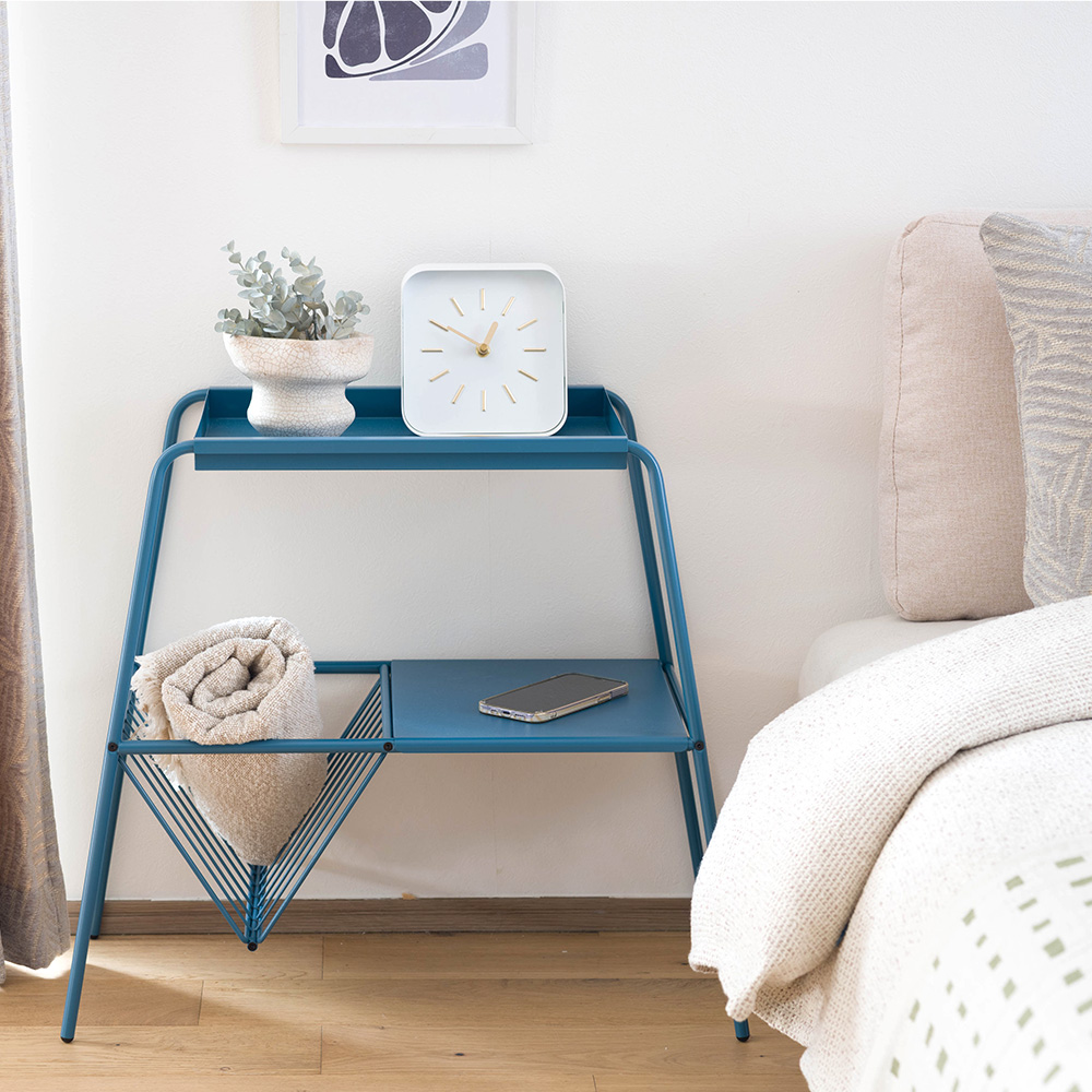 マガジンラック付きサイドテーブル FinLinje（フィンリニ） 家具の製造