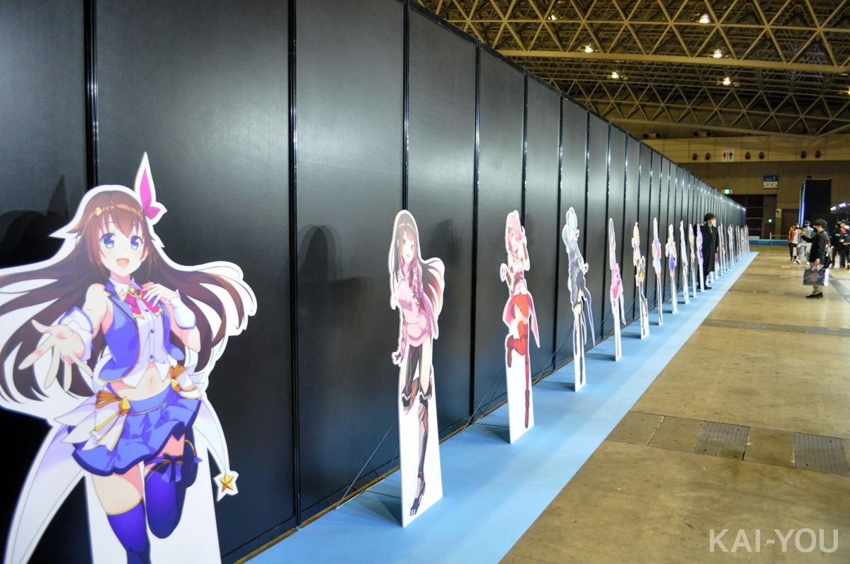 hololive SUPER EXPO 2022」等身大イラストパネルの画像 - KAI-YOU