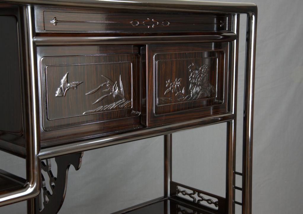 飾り棚: 黒檀 隅丸4枚戸彫り 3.5尺棚 no.8606 / 唐木家具OSAKA