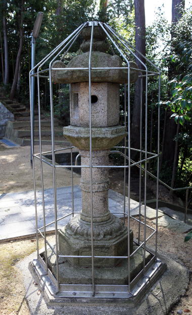 八王子神社（はちおうじじんじゃ）石燈籠
