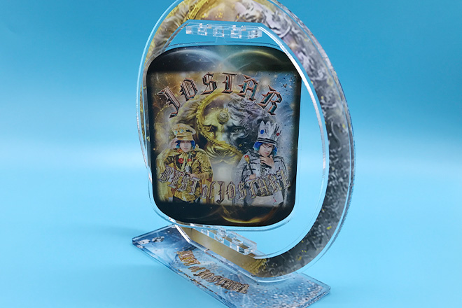 360°で魅せる！豪華な金銀デザインの回転アクスタ｜オリジナルグッズ