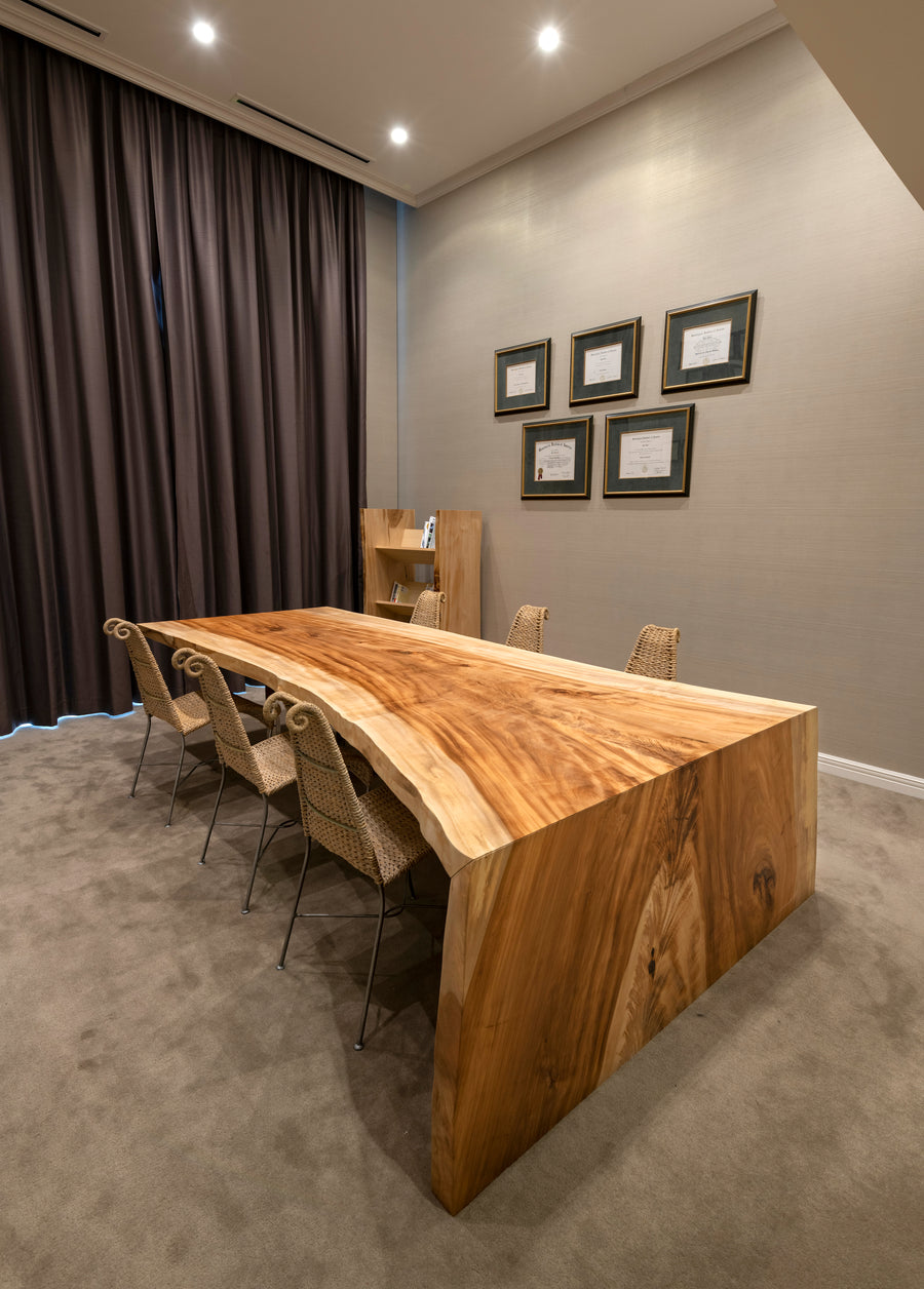 圧巻！繋がる木脚。トチの特大一枚板テーブル – オーダーメイド家具のKIJIN