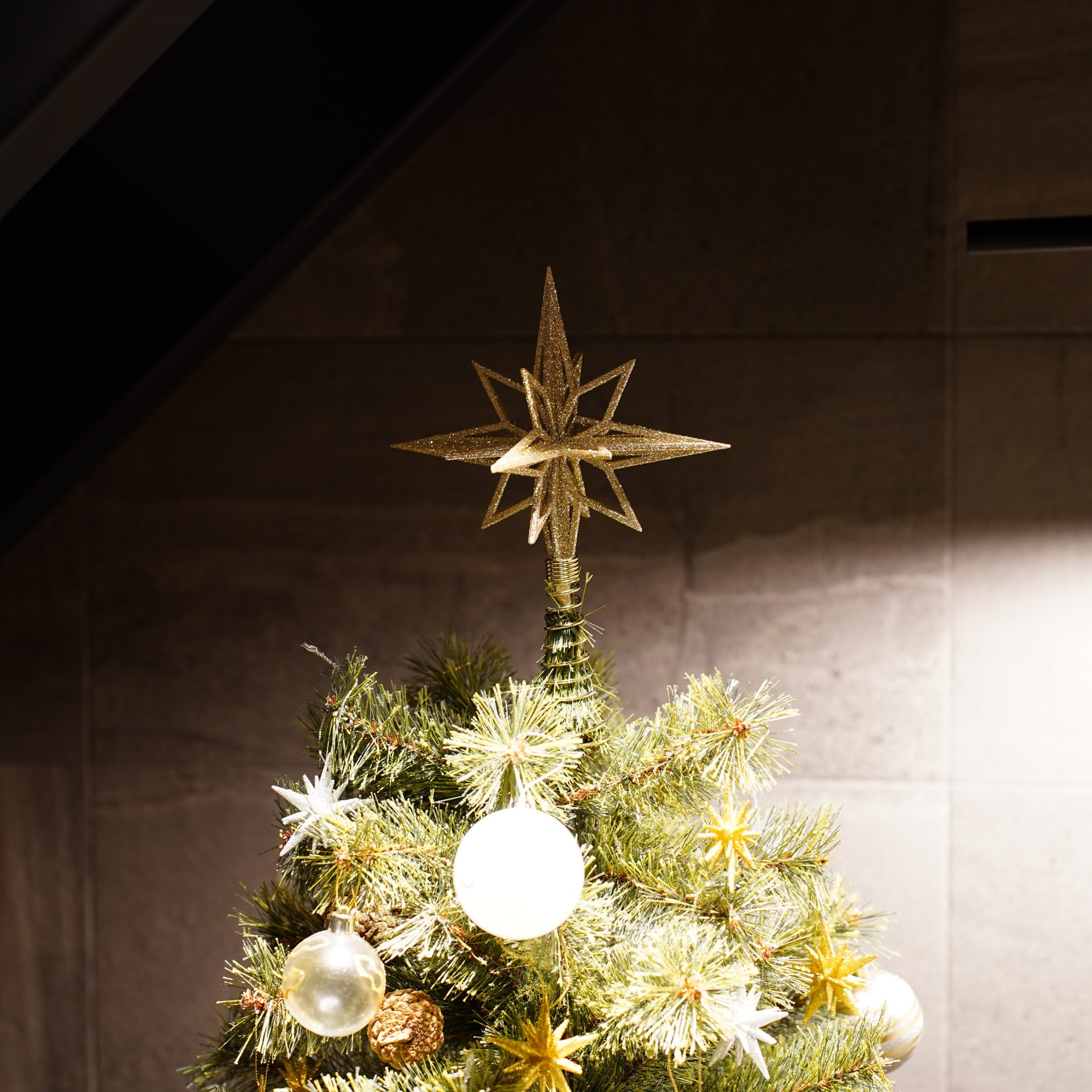 レビュー】アルザスツリー150cmとベツレヘムの星オーナメントで作る