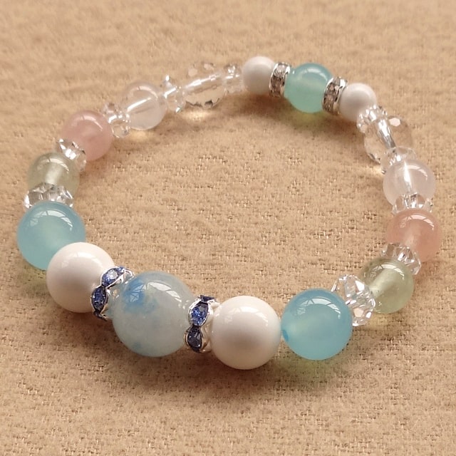 グラノブラスチック・ブルーラインクォーツを使用したブレスレット
