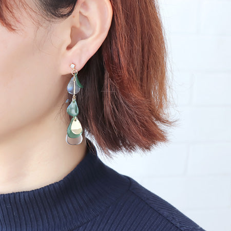 KR0597 ドイツ製アクリル花びらのスウィングピアス2種 – 貴和製作所