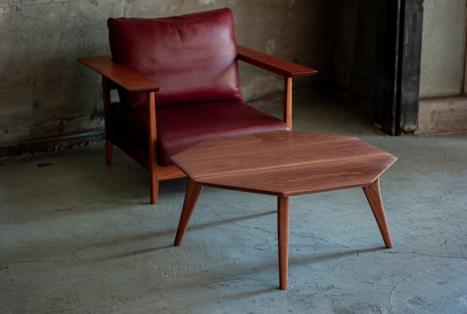 素直な木目と白太のストライプが特徴の八角形のローテーブル φ900 3438