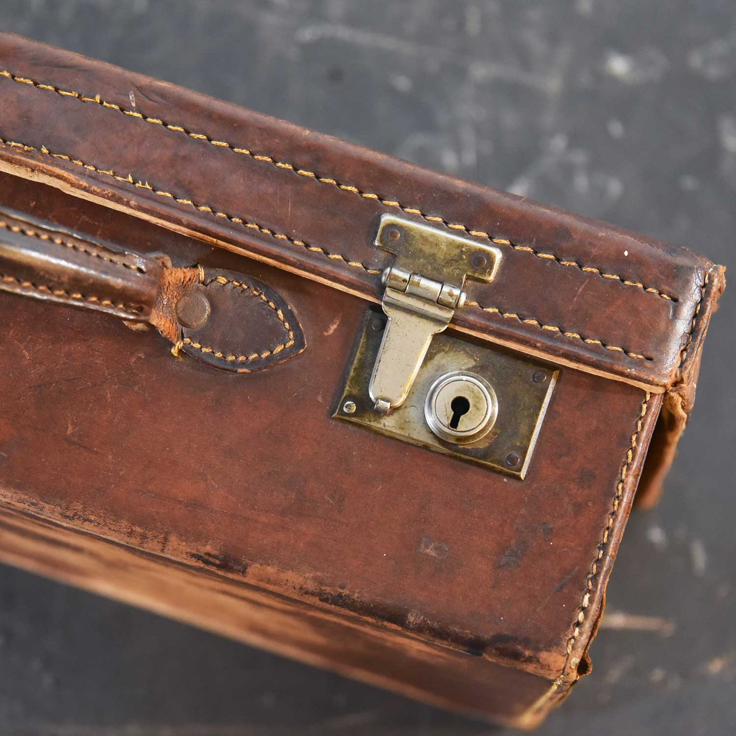 ヴィンテージレザートランク .TR-120E – 神戸アンティークウェアハウス