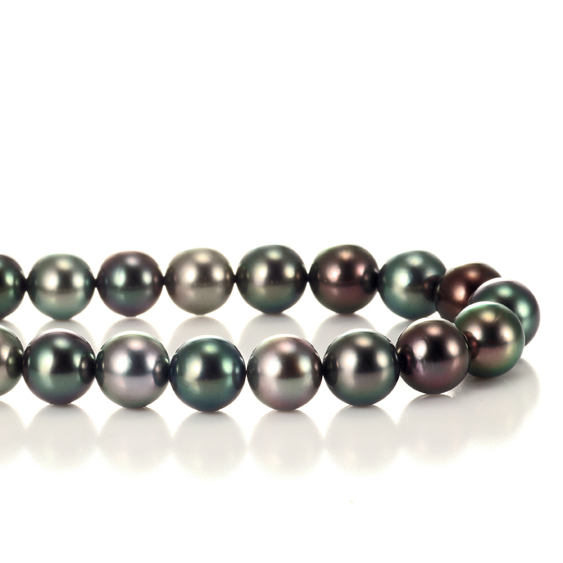 オーロラ南洋黒蝶クイーン 真珠ネックレス（9.0-10.0ミリ・マルチ