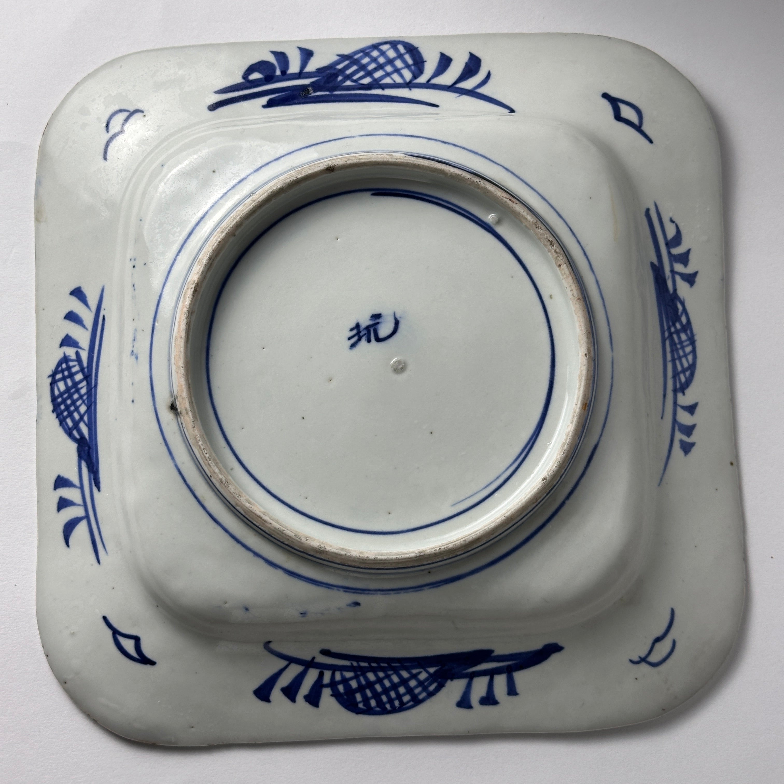 深みのある藍、明治時代のベロ藍角皿 – Kotto Shop