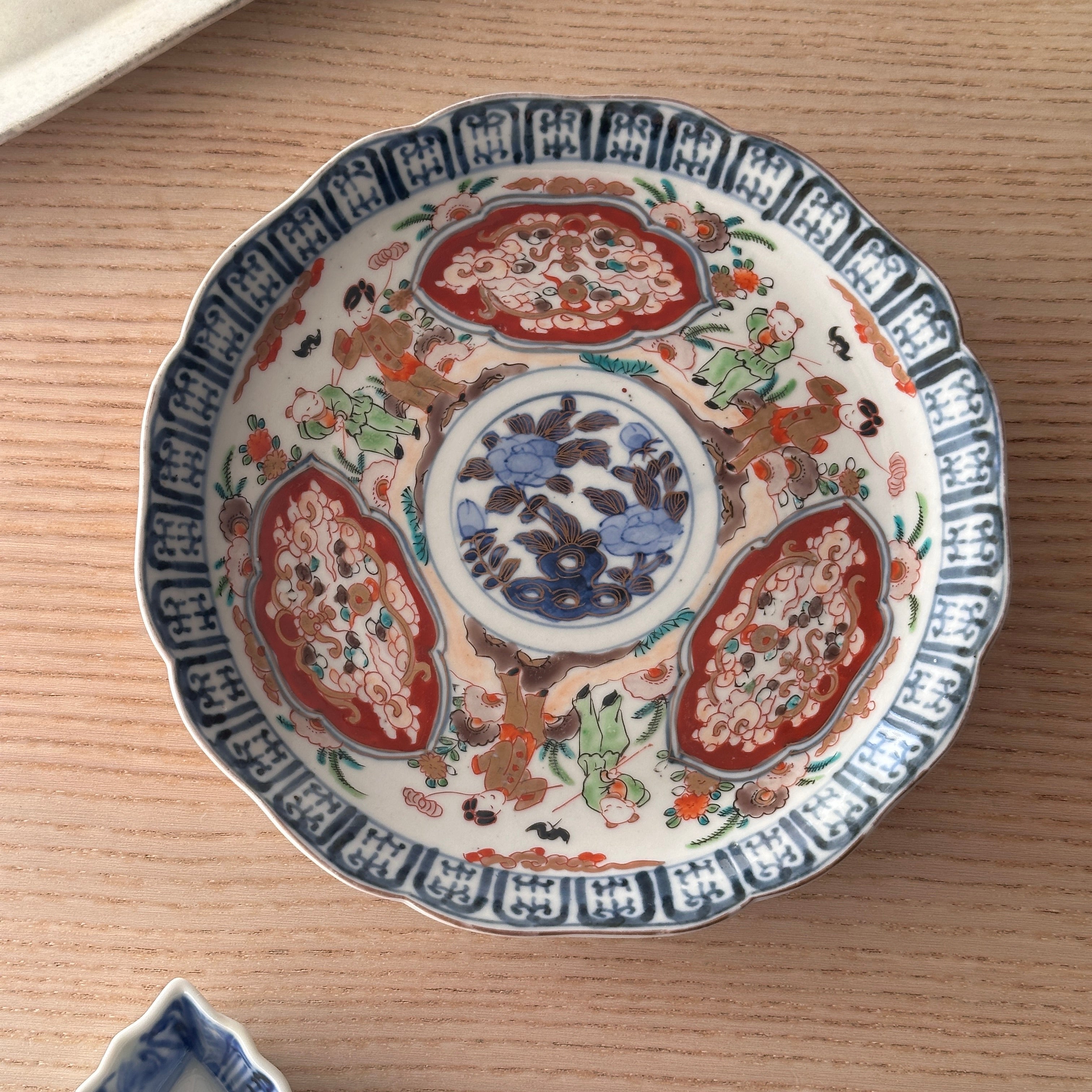 流れる景色の美しい古伊万里7寸皿 – Kotto Shop