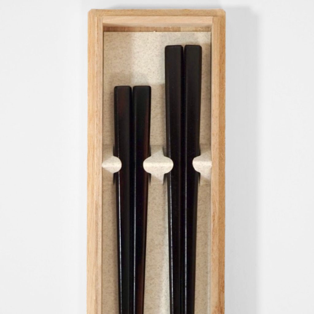 石川漆宝堂 夫婦箸 縞黒檀面取先銀地 – 漆器 高翆