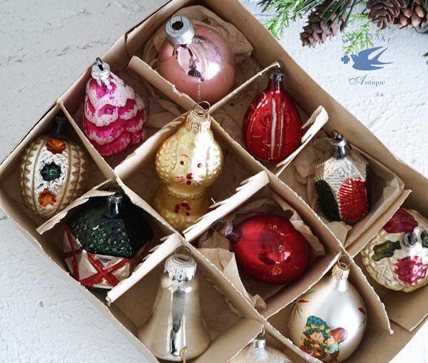 良い時も悪い時もヨーロッパのクリスマスを彩ったガラスオーナメント