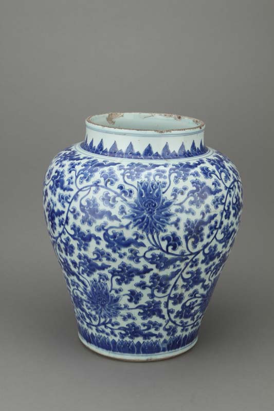 清初青花缠枝莲纹大罐--昆明市博物馆手机官网
