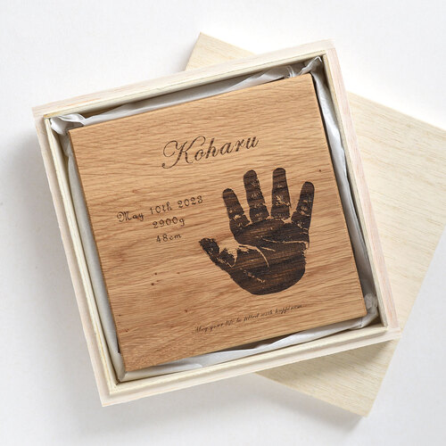 ましかくの赤ちゃん手形プレート【国産ナラ】｜木のおもちゃ KURABOKKO