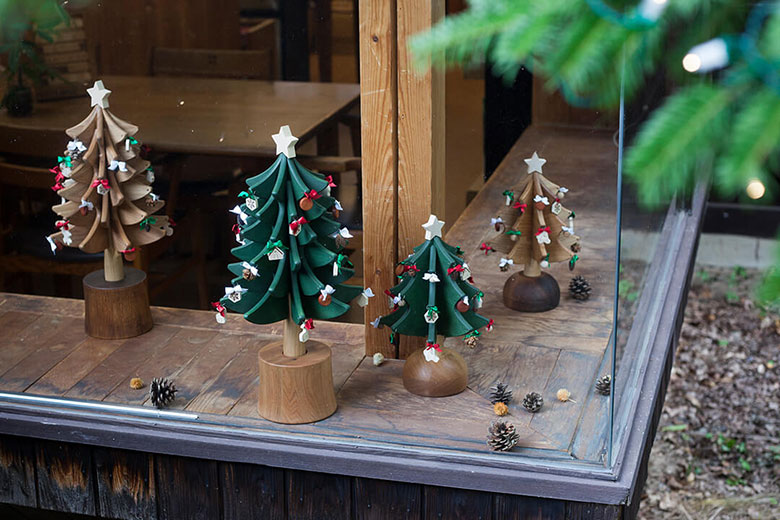 OakVillage社のクリスマスツリー 木のおもちゃのお店 KURABOKKO