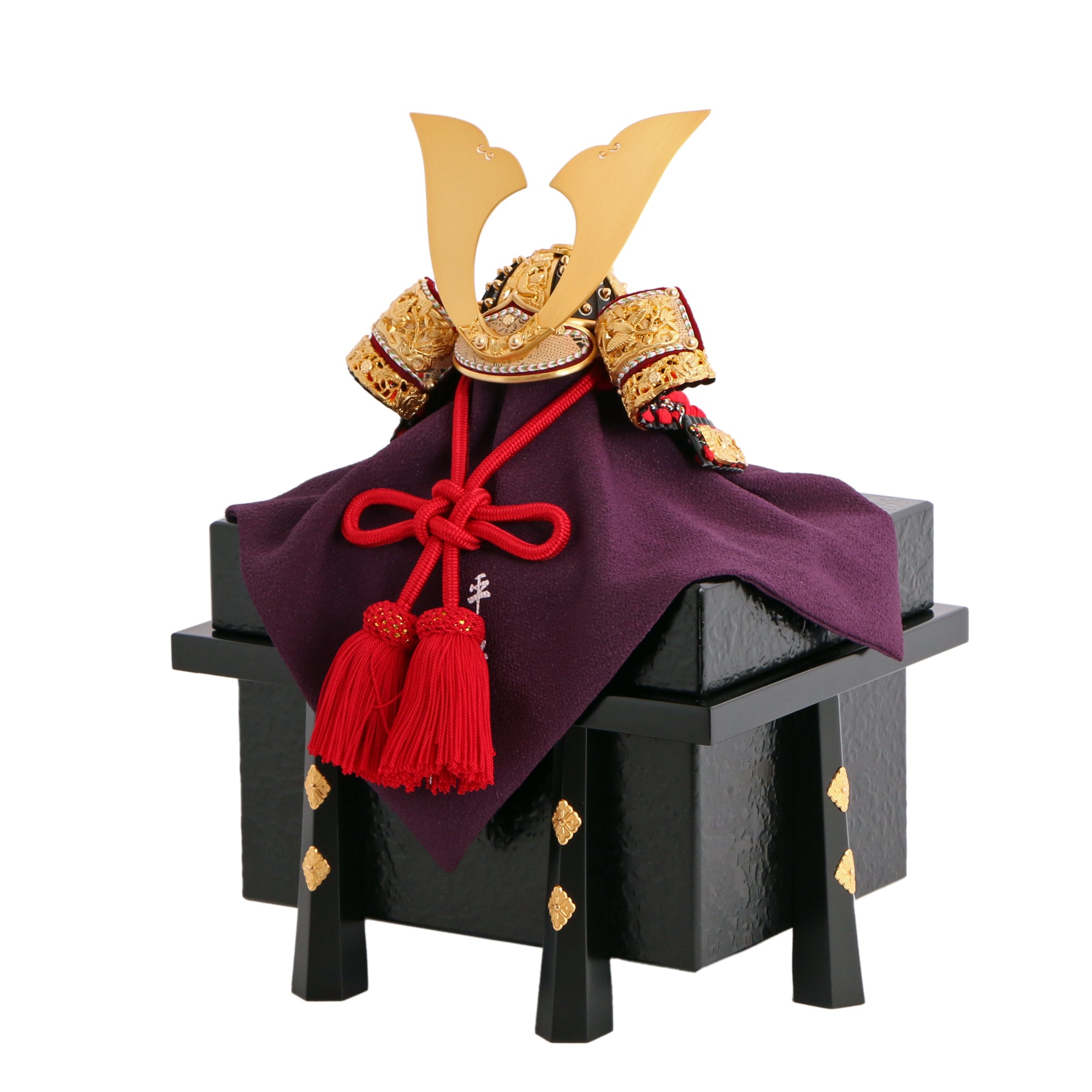 飾兜 極上8号 黒小札 赤糸縅 竹雀錺 – 平安住一水｜京都甲冑株式会社