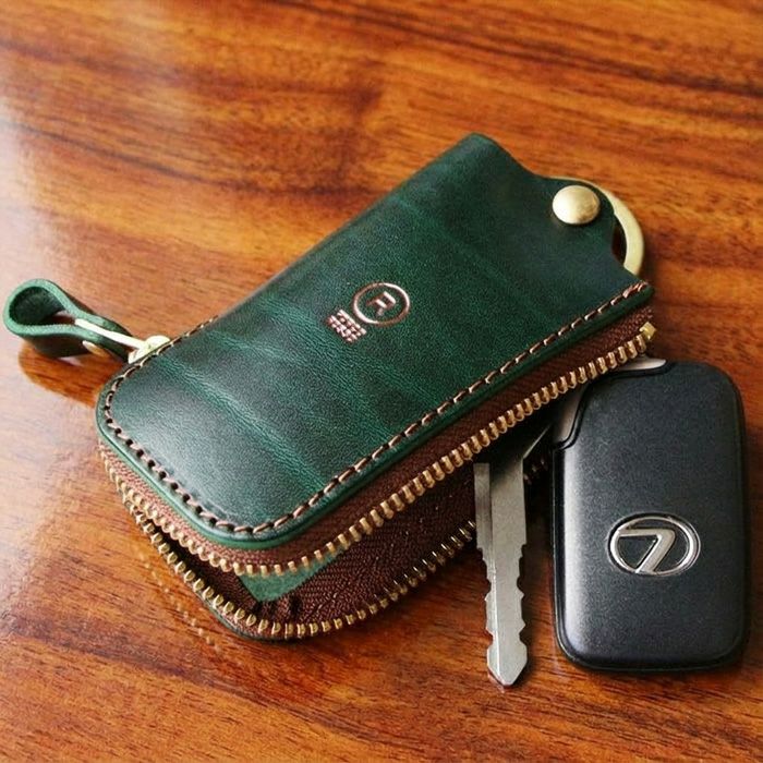 公式サイト・薬院本店限定/ルガトショルダー／レザーZIPキーケース