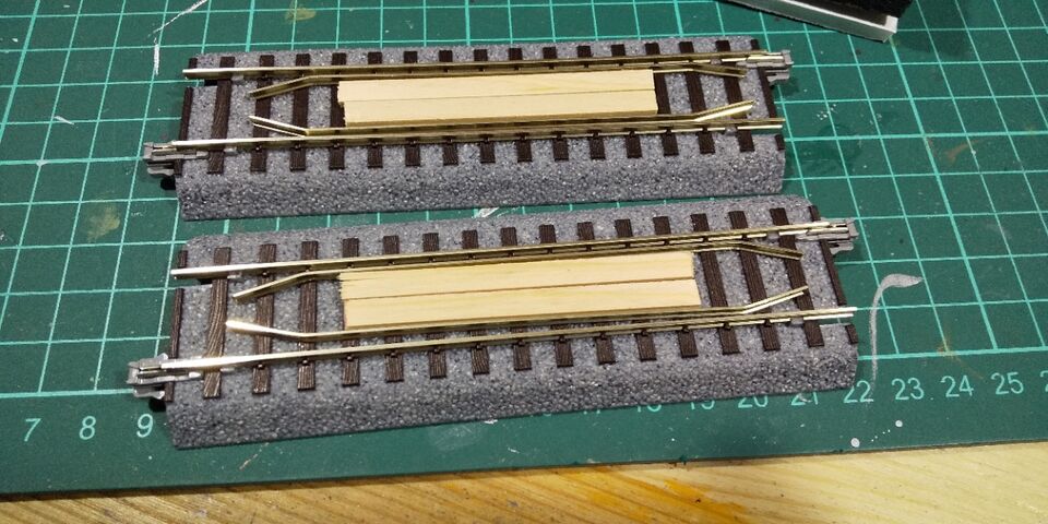 HOサイズ ジオラマ追加作成 踏切シーン : クローゼットの中の鉄道模型