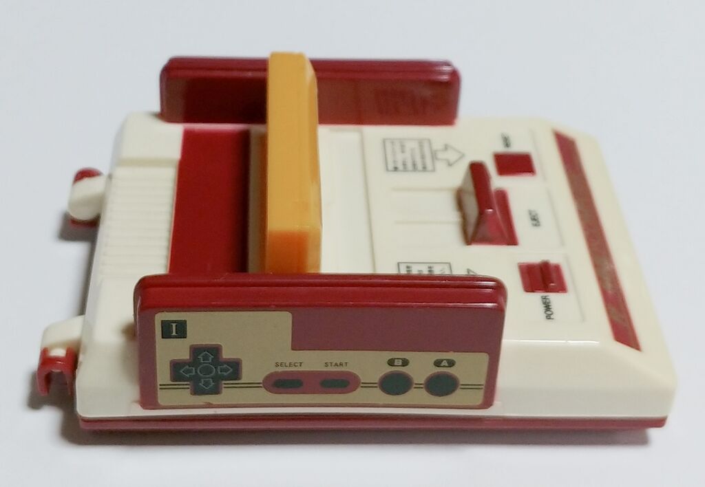 バンプレスト ファミコン Nintendoメモ帳入りファミコンハード型ケース