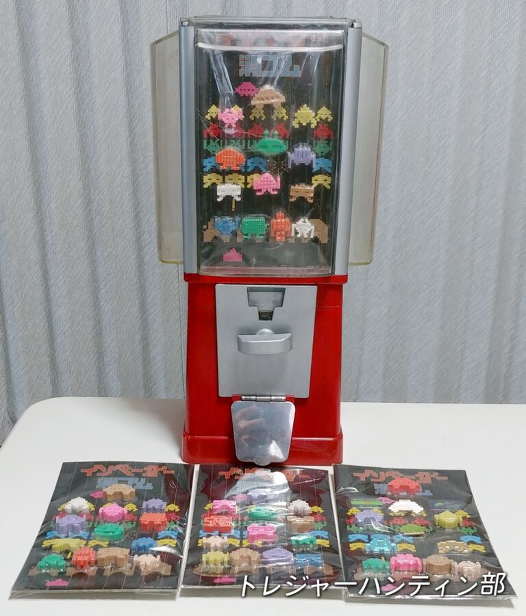 日記 コスモスの20円ガチャガチャの小さな駄玩具を見てみた。 昭和