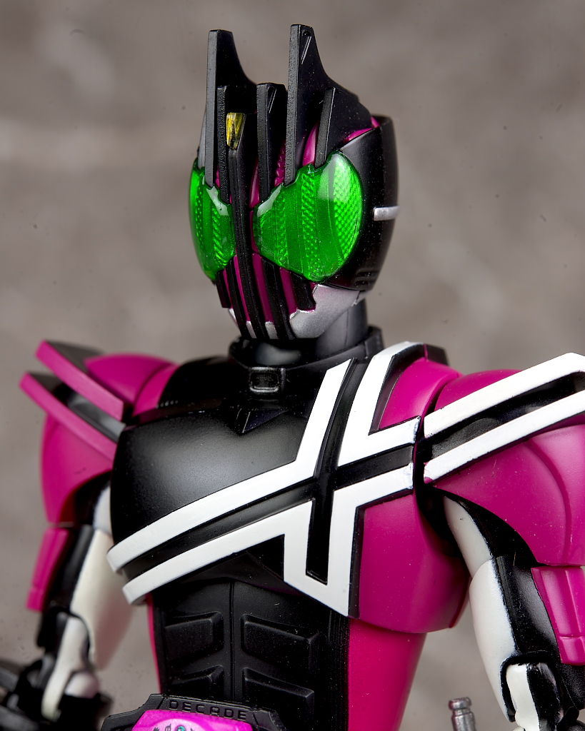 S.H.フィギュアーツ （真骨彫製法） 仮面ライダーディケイド（ネオ