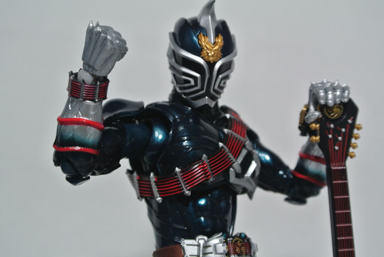 S.H.Figuarts 仮面ライダー轟鬼（真骨彫製法） レビュー : ハニワの