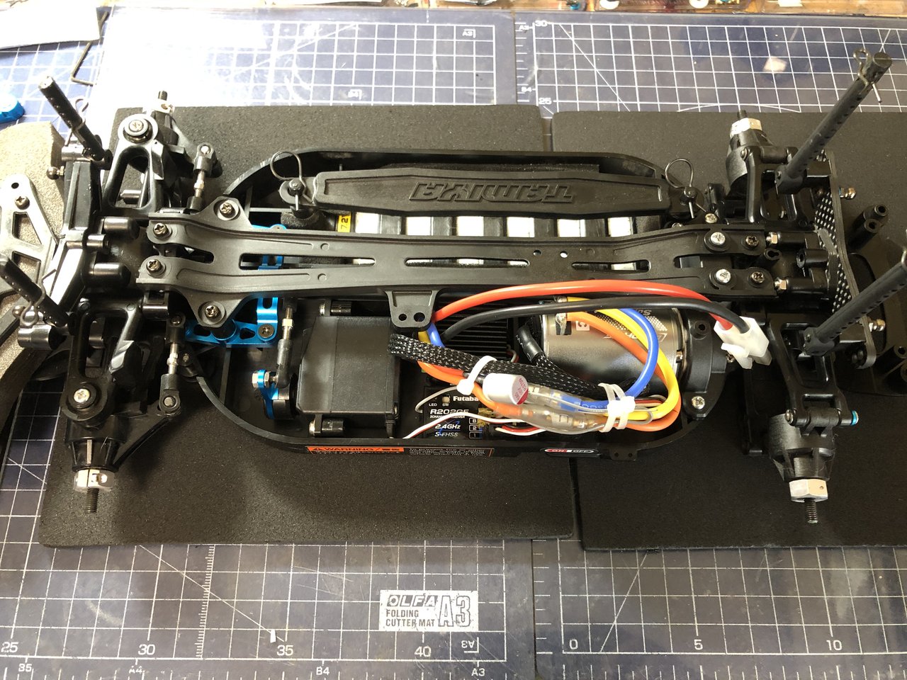 TT-01の修理 ドリルで穴あけとか : 小学生の息子とラジコン始めました。