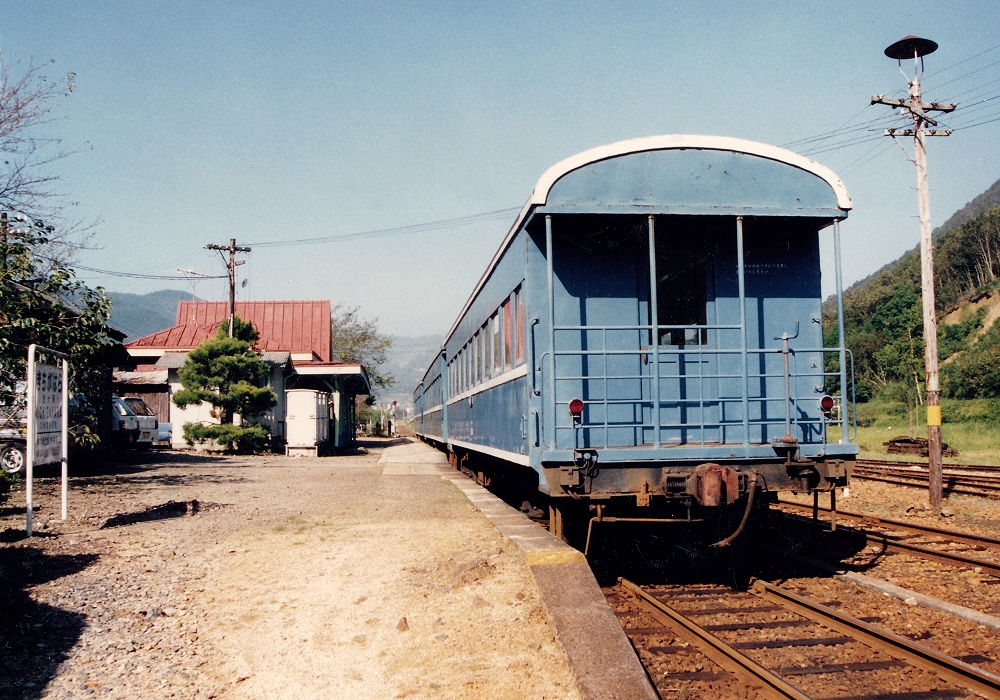 片上鉄道線】鉱山鉄道のブルートレイン【1990年】 : たむ道楽