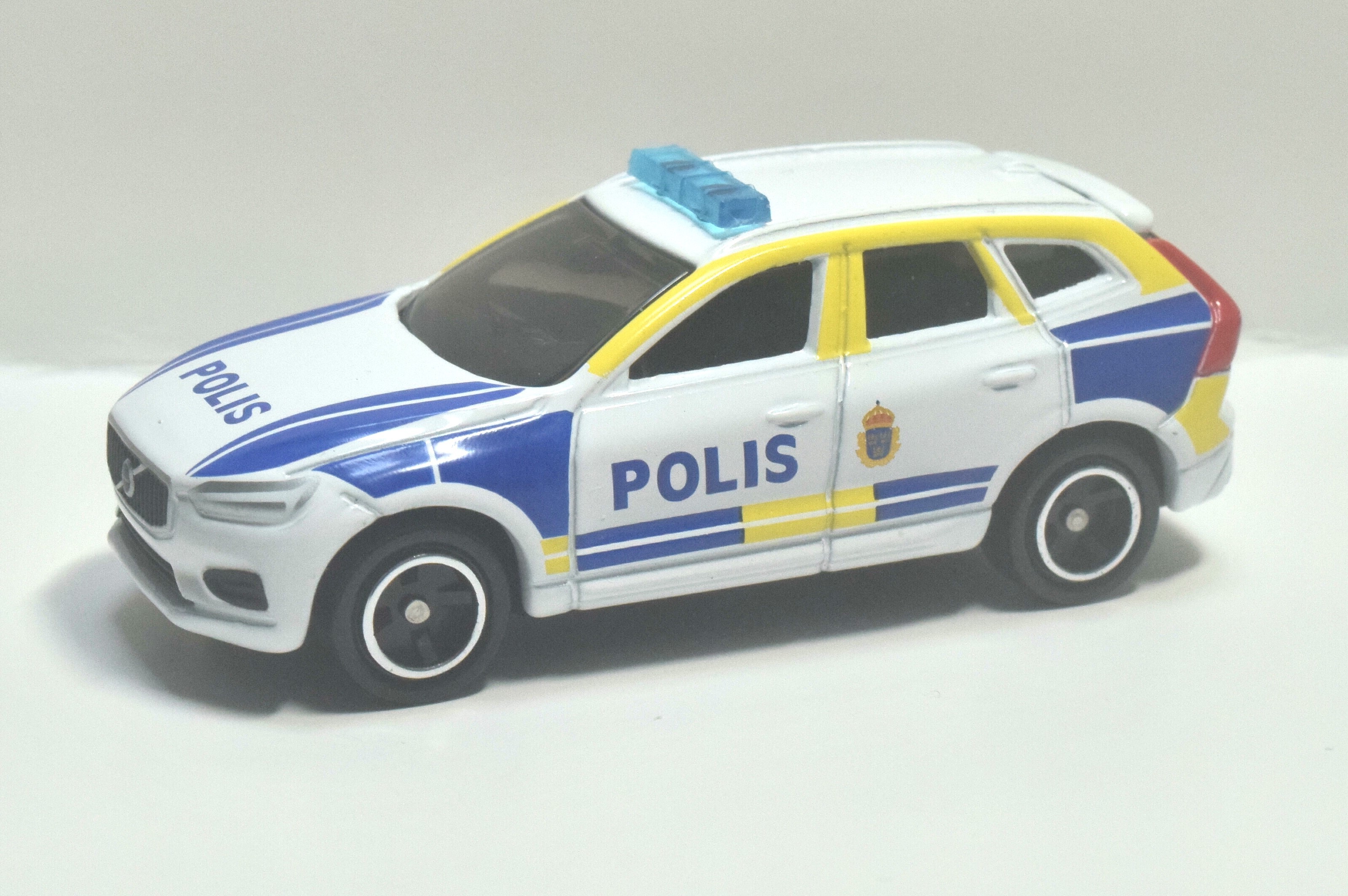 ひさびさの実在仕様！】トミカ AEON No.67 ボルボ XC60 スウェーデン