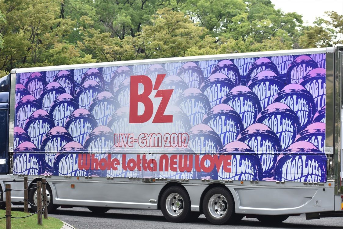 B'z（ツアートラック）2019 : ad-car's ラッピングデス