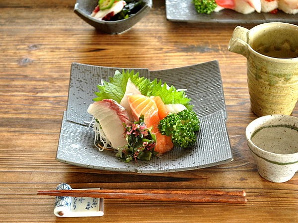 和食器！使ってみると思いのほか料理が映える、角と変形の皿 : StudioF