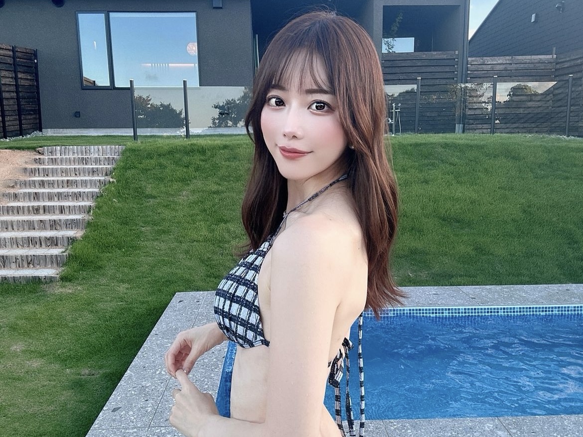 美女インフルエンサー ayachu 、伊勢旅行でのビキニショットにファン