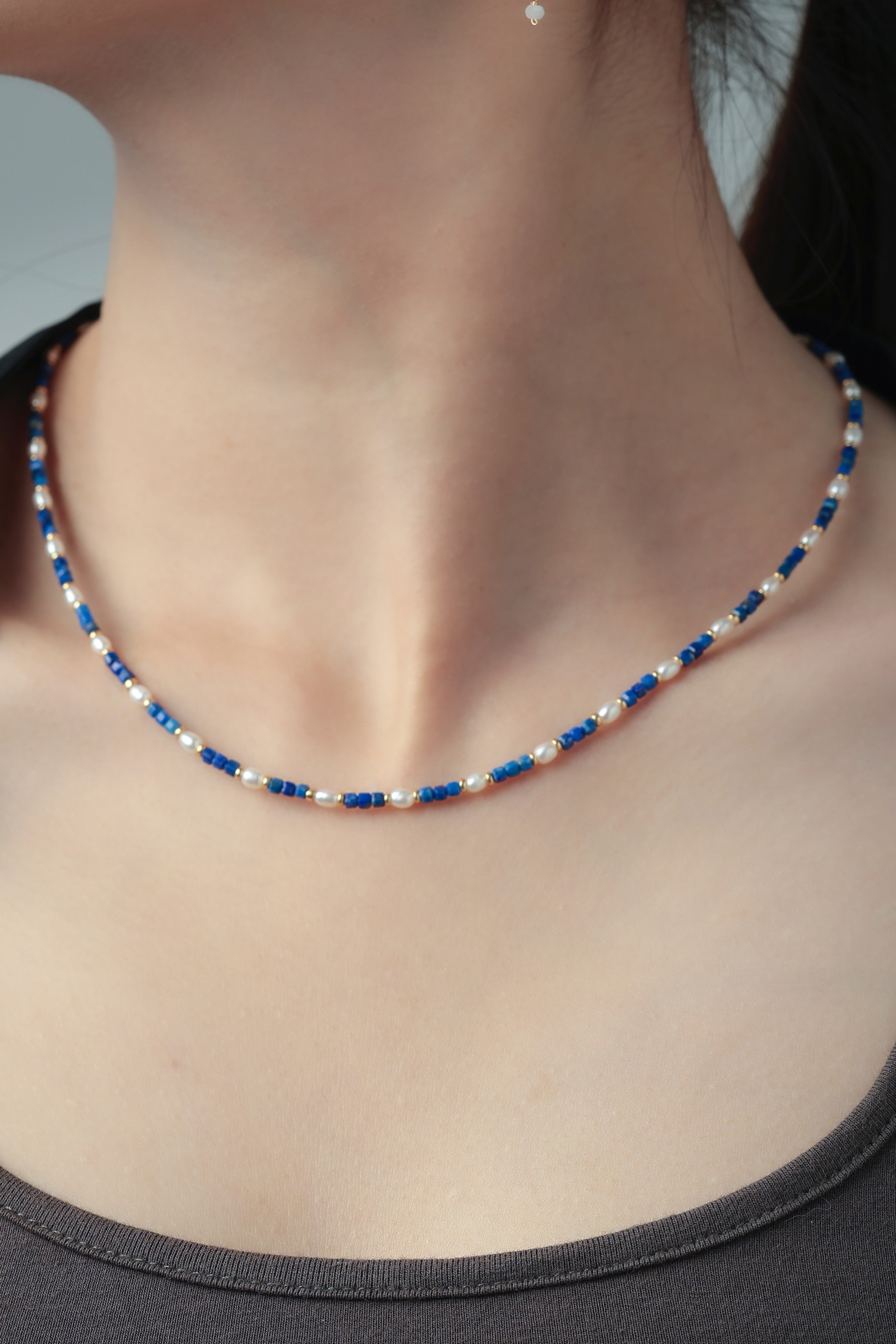 ラピスラズリ & 淡水パール ネックレス - 【聖なる青と白】夜空色の