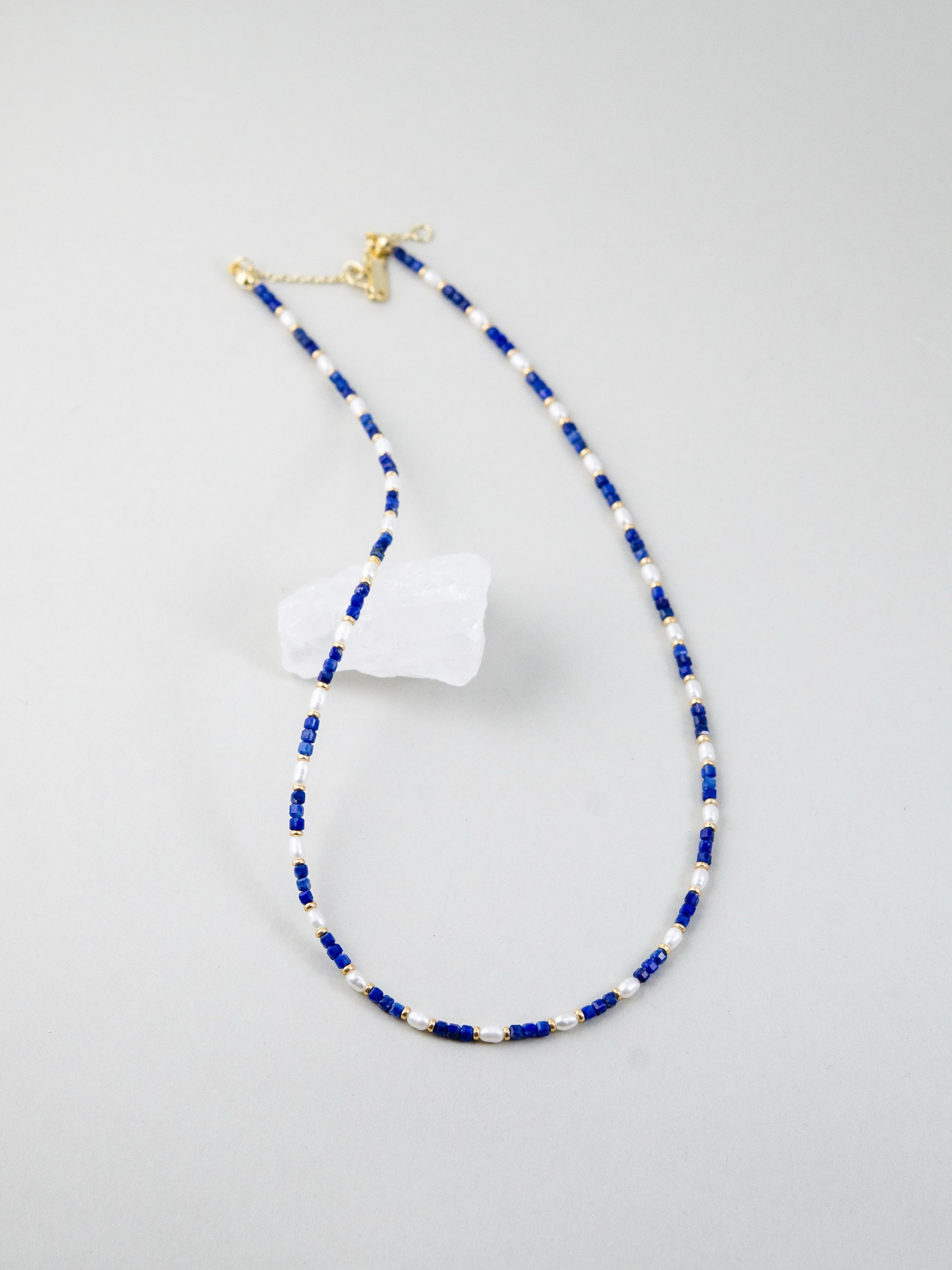 ラピスラズリ & 淡水パール ネックレス - 【聖なる青と白】夜空色の