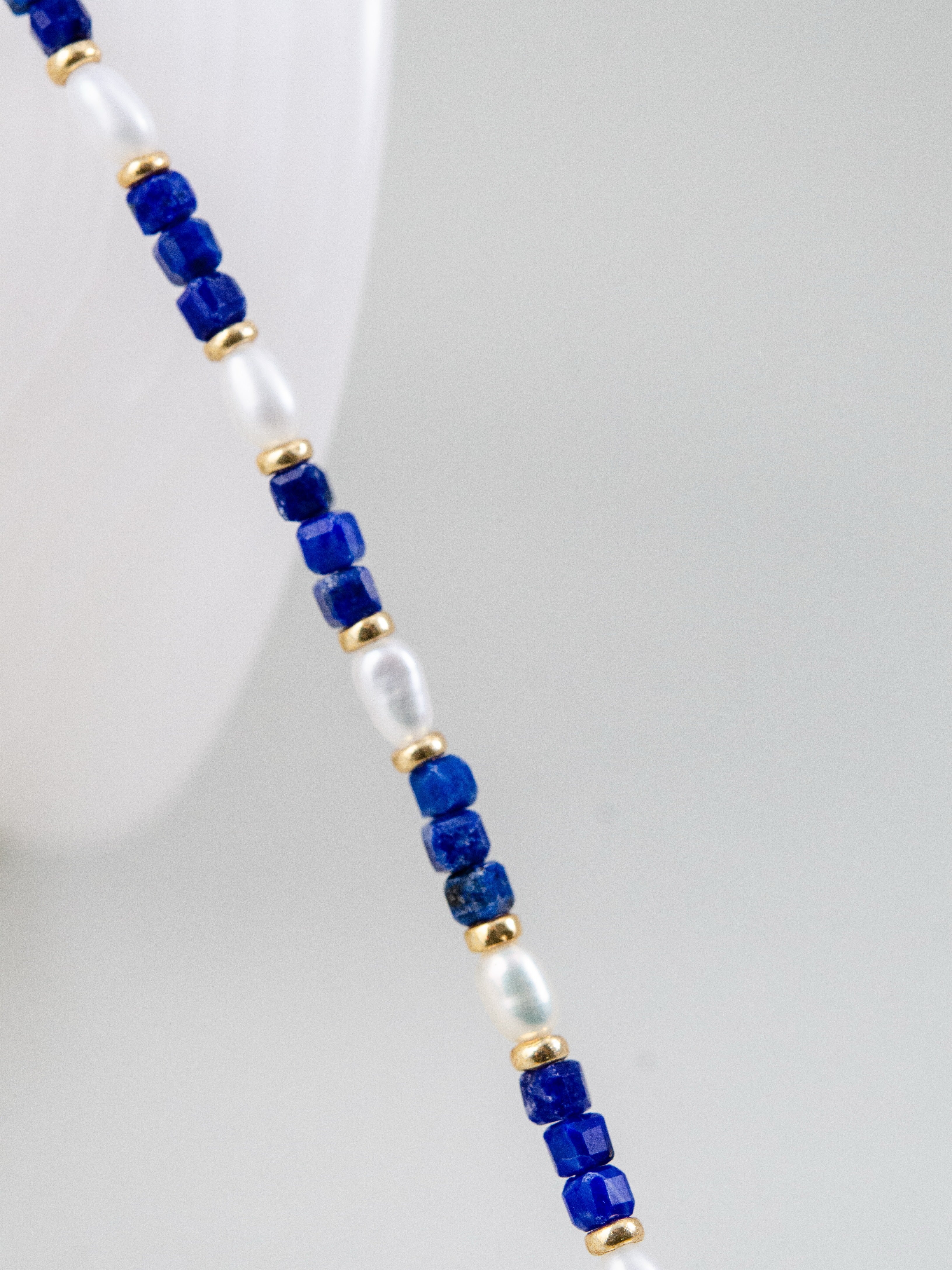 ラピスラズリ & 淡水パール ネックレス - 【聖なる青と白】夜空色の