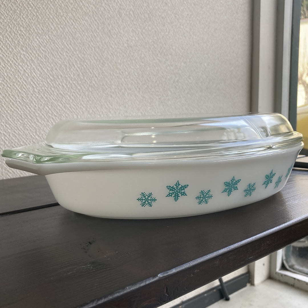 ディバイデッドキャセロール スノーフレークホワイト蓋付き 1940～1960