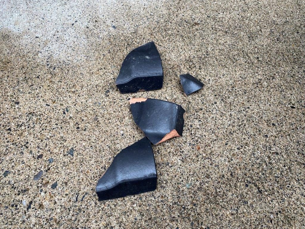 五泉市にて築10年の瓦屋根から瓦の破片が落下したとお問い合わせを頂き