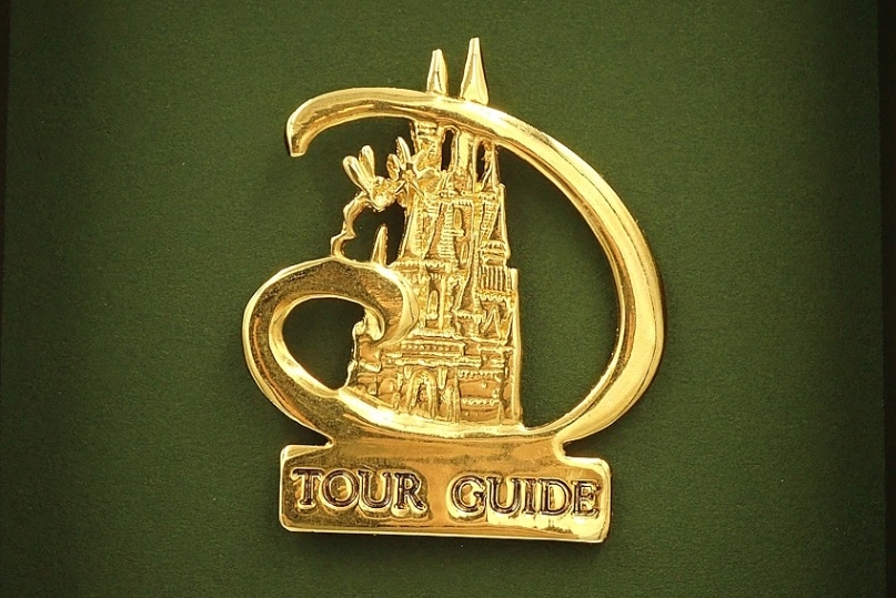 ディズニーランド・パリのツアーガイドピンバッジ | ディズニーの