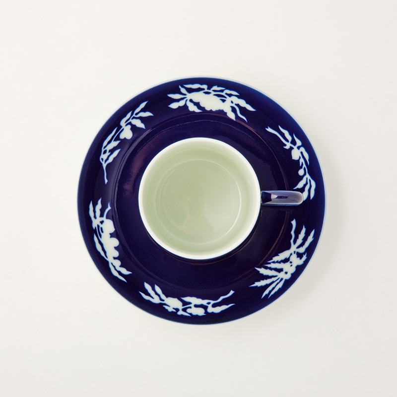 明染付白抜紋 突立コーヒー碗皿 | すべての商品 | 深川製磁オンライン
