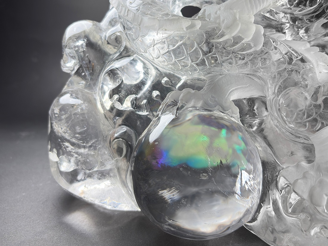 水晶 龍彫刻 (木製台座付き)